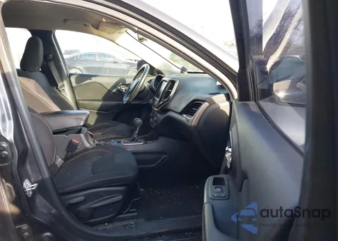 2015 Jeep Cherokee Latitude z USA, uszkodzony, nr VIN 1C4PJLCB1FW771020